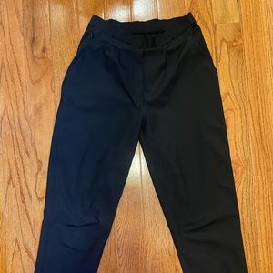 Brand new lululemon work pants, size 6, only worn twice, inseam 26 inches